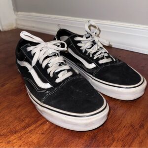 Vans Men's Black and White Classic Sneakers